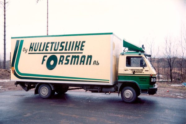 Oy Kuljetusliike Forsman Ab:n autoja on teipattu 1980-luvun alusta lähtien.